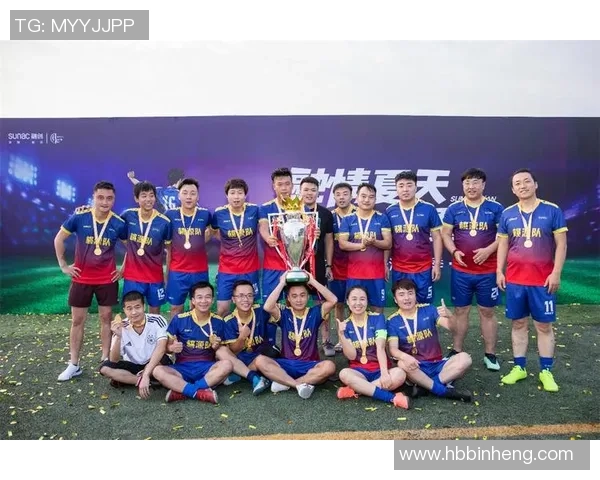 走进绿茵传奇足球球星街坊感受热血与荣耀交织的人生故事